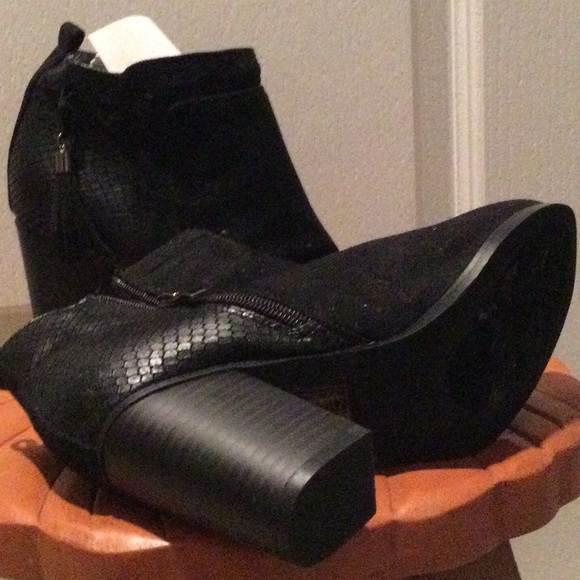 Women’s Booties - Picture 4 of 4